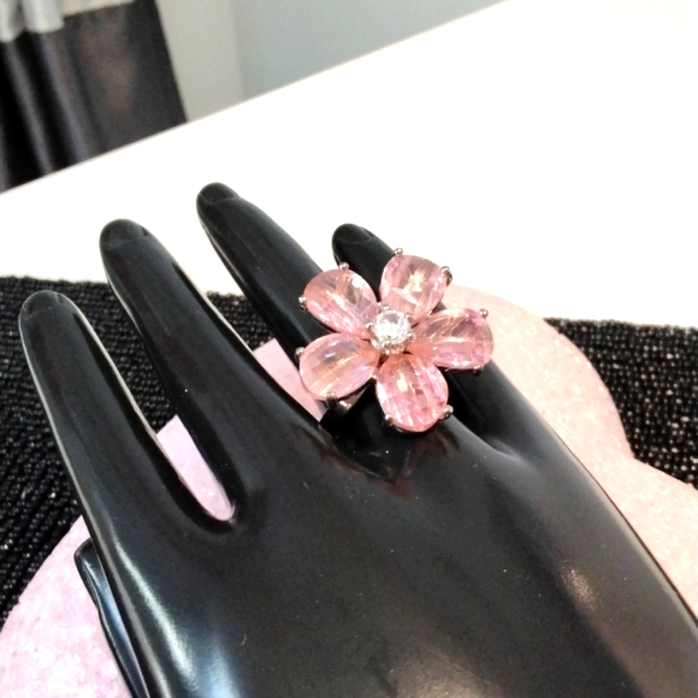 Flower shaped ring, size 9